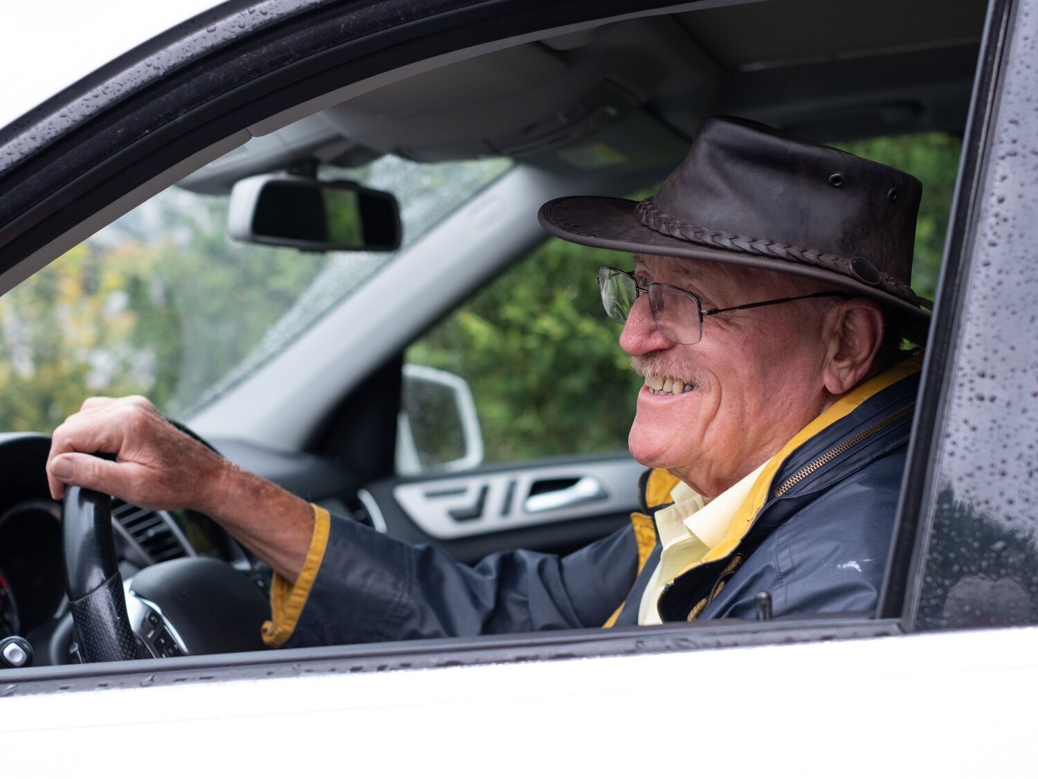 ¿Cuáles son las nuevas normas de la DGT para los conductores mayores de 65 años?