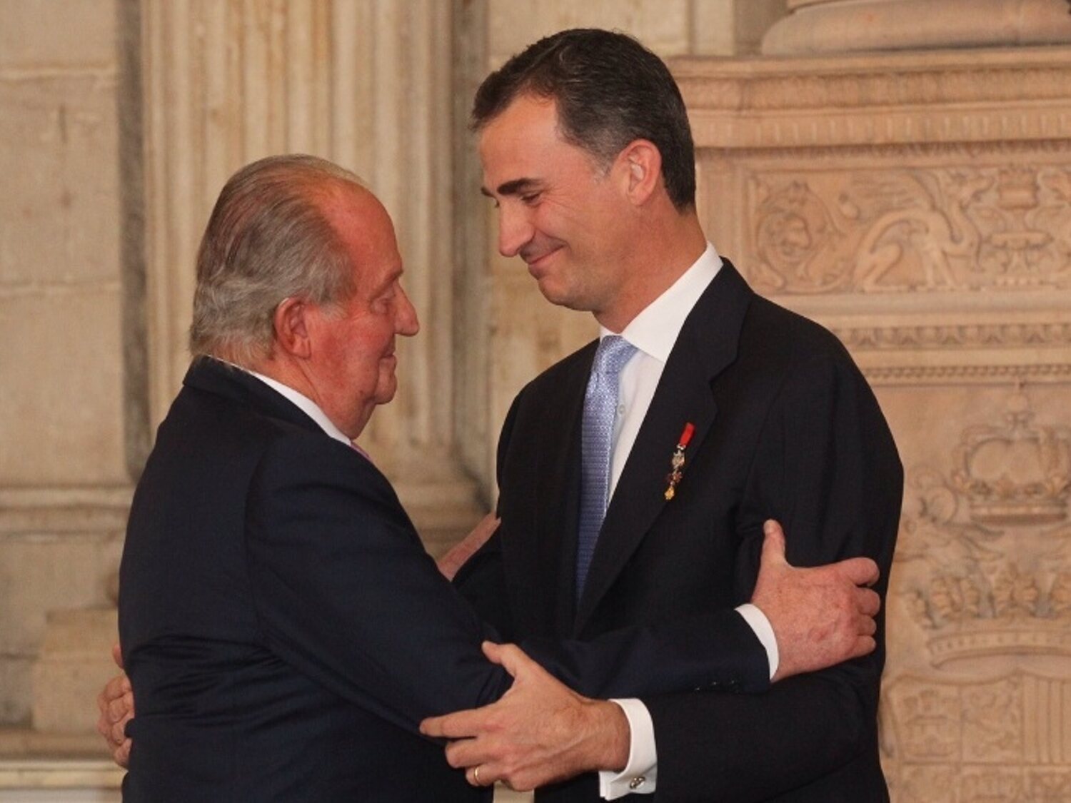 Desvelan la conversación del rey Juan Carlos con su hijo Felipe VI: antes de ir a Abu Dabi