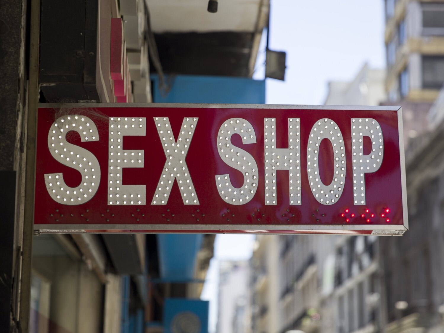 Muere un hombre a los 83 años mientras veía una película en un 'sex shop' de León