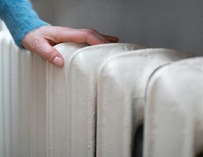 El truco infalible para calentar la casa rápido y sin gastar: mira esto en el radiador