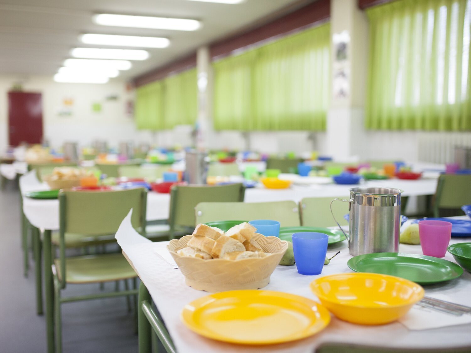 Una mujer de Perú que vive en España desmonta el bulo del comedor escolar: "Nada gratis"