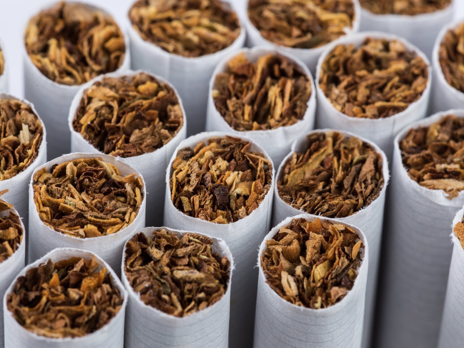 Sube el precio del tabaco en España: así cuestan ahora Ducados, West, Farias...