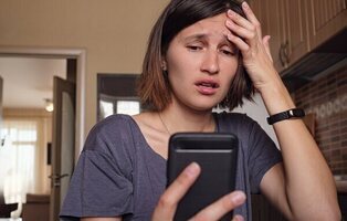 Un padre denuncia los 'consejos' de ChatGPT a su hija menor: "Técnicas sobre cómo vomitar"