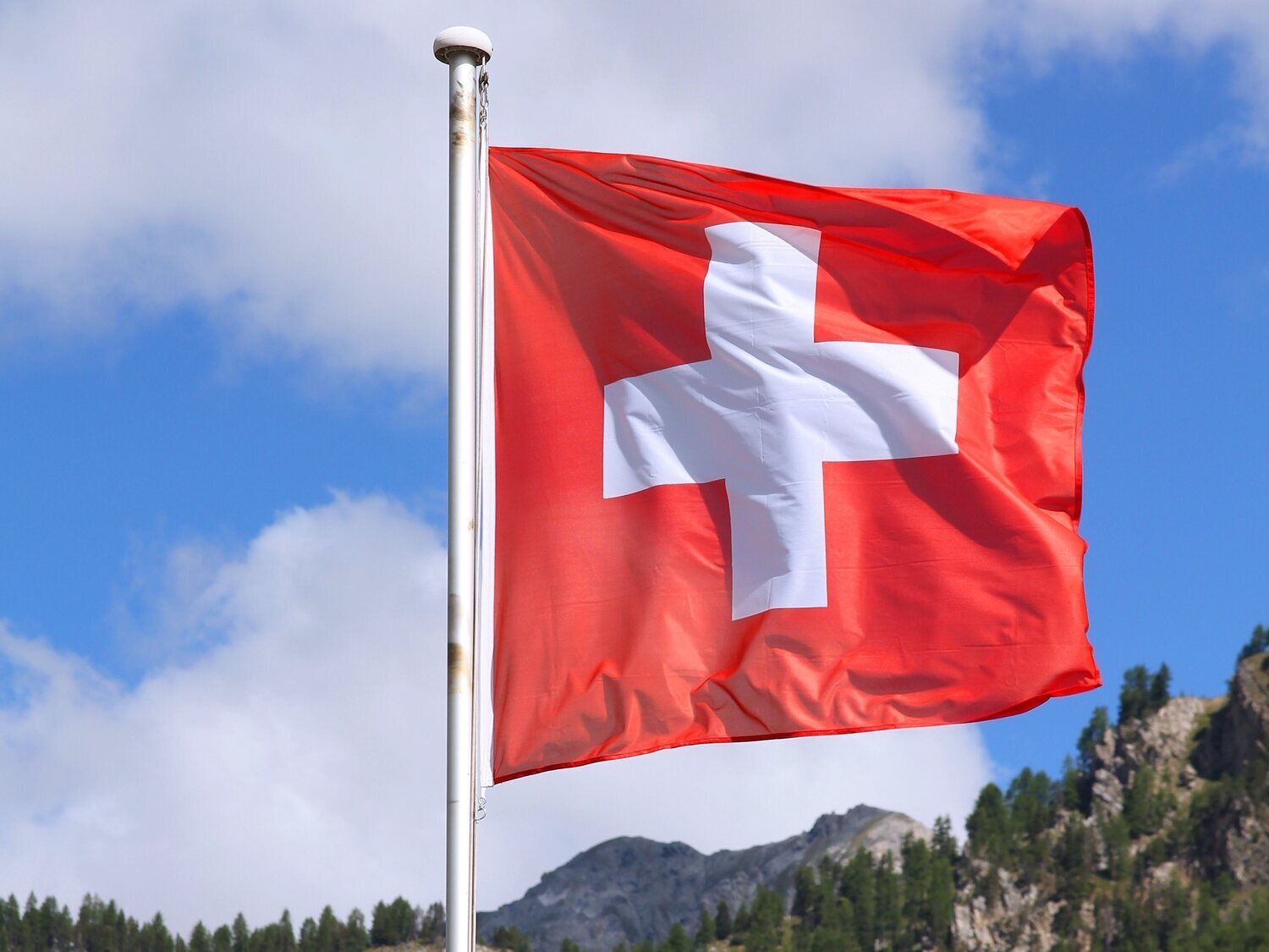 Suiza busca trabajadores en España con sueldos de hasta 6.500 euros: requisitos