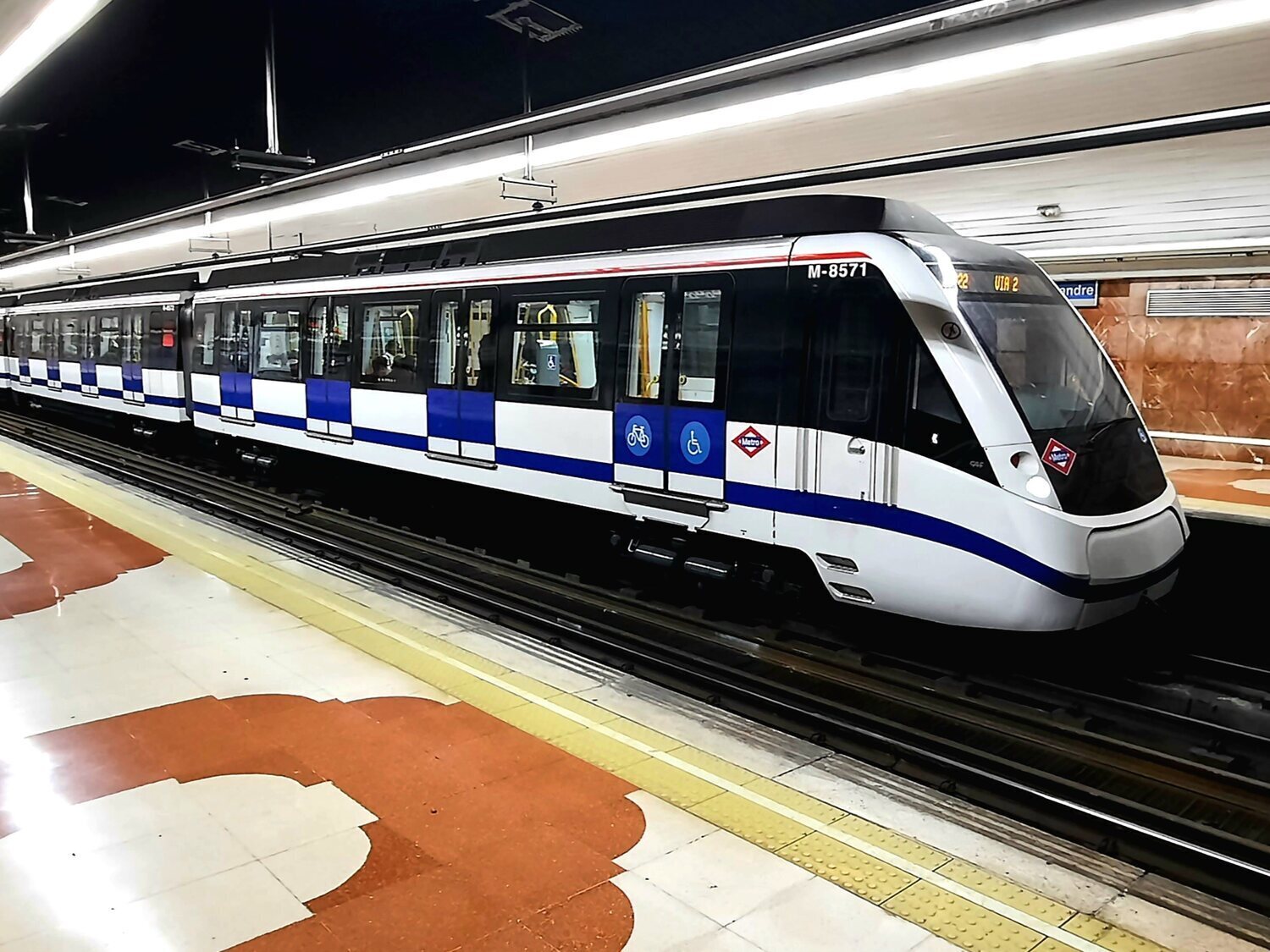 Cambios en la frecuencia de Metro de Madrid y EMT: nuevos horarios en noviembre
