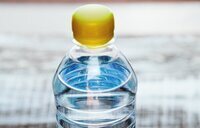 Alerta alimentaria: retiran esta agua del supermercado por una bacteria peligrosa