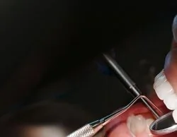 Detenida la dueña y el anestesista que sedó a la menor que murió en una clínica dental de Alzira