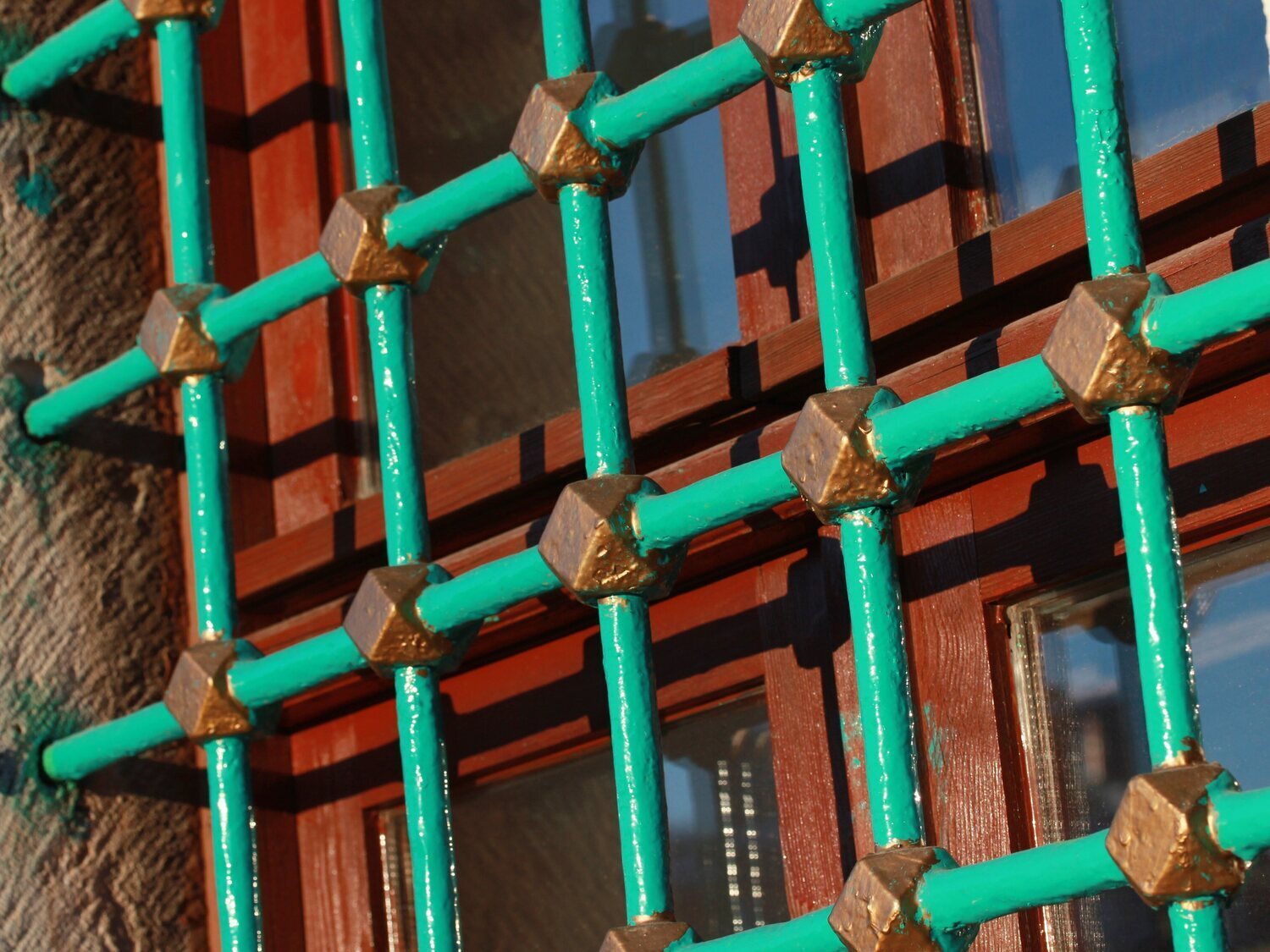 Muere a los 15 años en Palma: asfixiada al meter su cabeza entre los barrotes de su casa