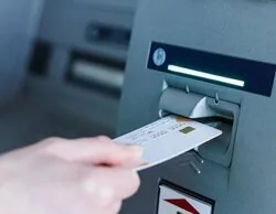 Cuándo se cobra el paro en diciembre de 2025: fechas en Caixabank, BBVA, Santander...