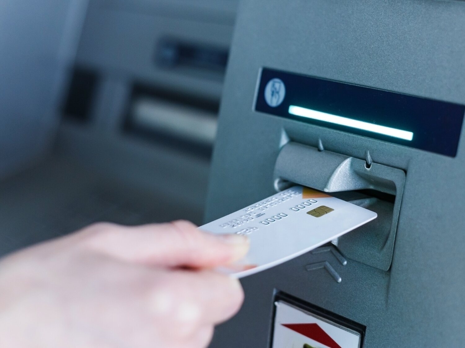 Cuándo se cobra el paro en diciembre de 2025: fechas en Caixabank, BBVA, Santander...