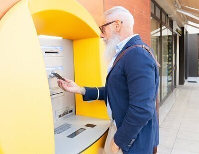 Cuándo se cobra la pensión en diciembre de 2025: fechas en Caixabank, BBVA, Santander...