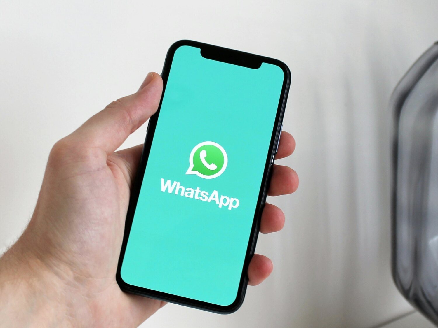 Adiós estafas: la función de WhatsApp que debes desactivar para evitar problemas