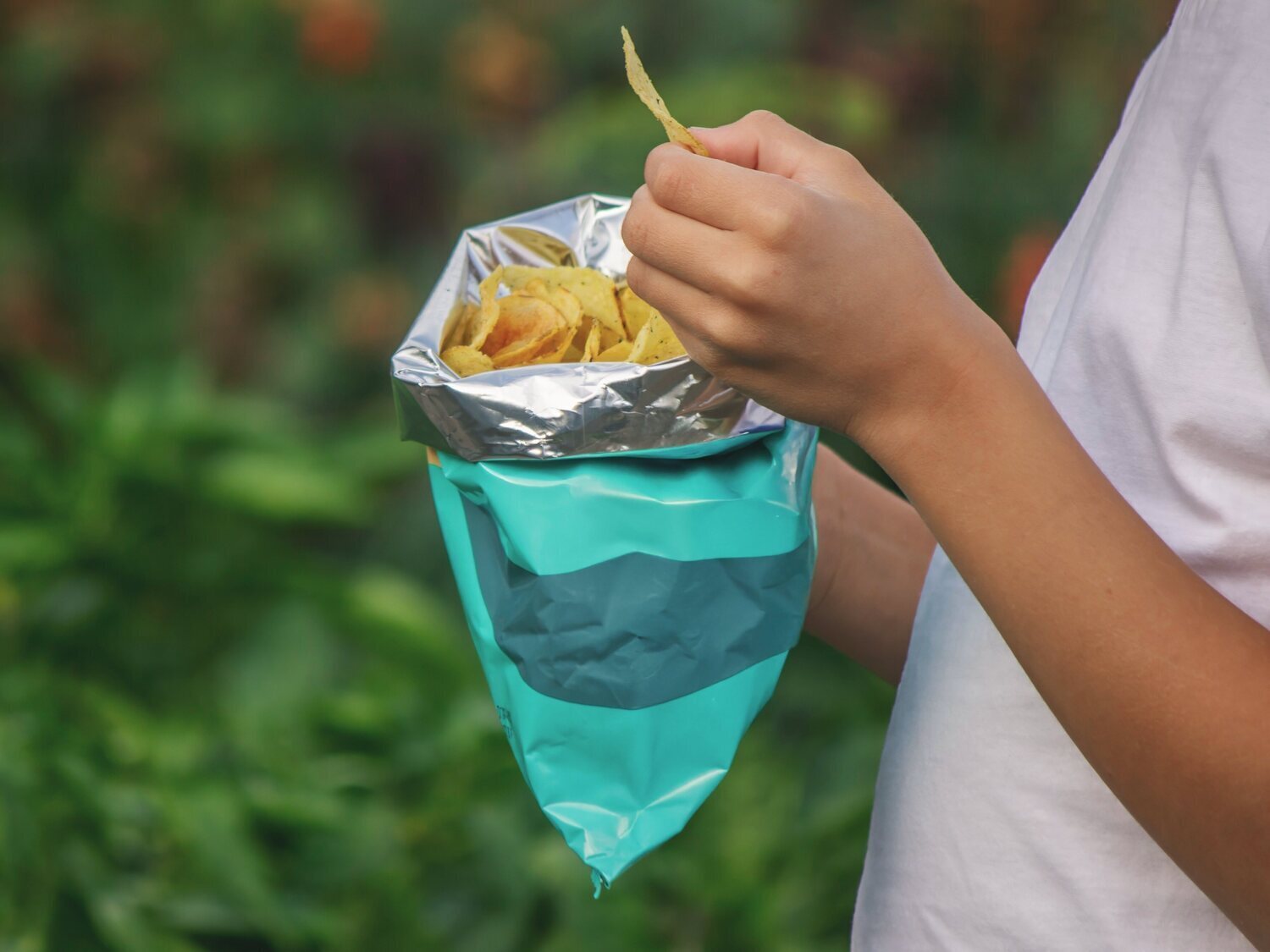 Alerta alimentaria: retiran estos snacks del supermercado con partículas de metal