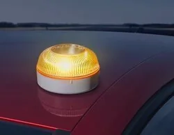 Qué es la baliza V-27: el complemento a la baliza V-16 que también implanta la DGT