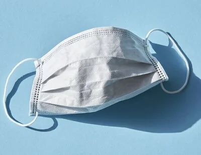 Adiós a las mascarillas de la pandemia: lo que debes saber si ahora las usas para la gripe