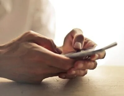 Alerta Guardia Civil: si recibes este mensaje de tus paquetes de Navidad, es una estafa