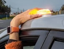 Confirmado por la DGT: esto es lo que debe durar la batería de tu baliza V-16