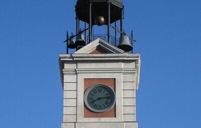 Por qué casi todas las televisiones emiten las campanadas desde la Puerta del Sol: origen