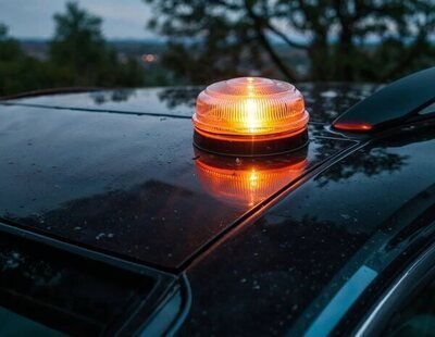 Adiós baliza V16: la DGT confirma cuándo empezará a multar realmente en 2026