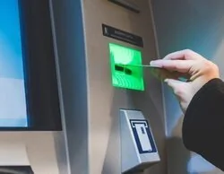 Cuándo se cobra la pensión en enero de 2026: fechas en Caixabank, Santander, BBVA...