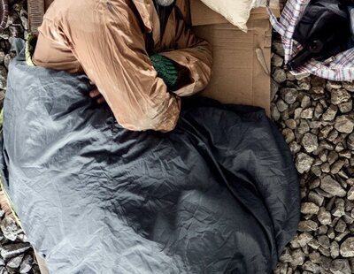 Hallan el cuerpo de una persona en una manta en un portal de Roquetas de Mar