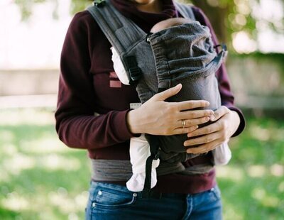 Alerta por riesgo de estrangulamiento en este portabebés vendido en España