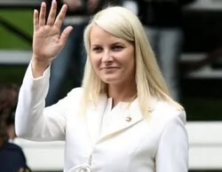 La princesa Mette-Marit se disculpa por más de 1.000 citas en archivos de Epstein