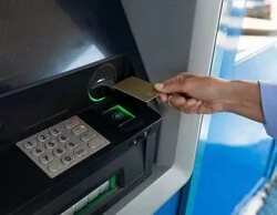 Cuándo se cobra el paro en febrero de 2026: fechas en Caixabank, BBVA, Santander...