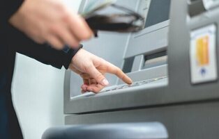 Cuándo se cobran las pensiones en febrero de 2026: fechas en Caixabank, BBVA, Santander...