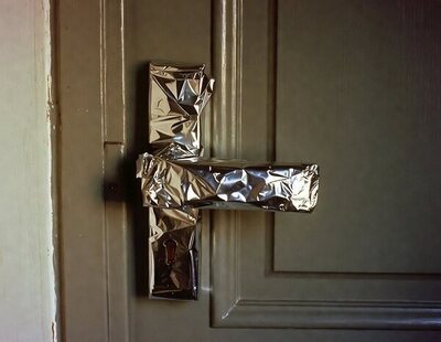 Por qué piden poner papel aluminio en el picaporte de la puerta: los expertos opinan