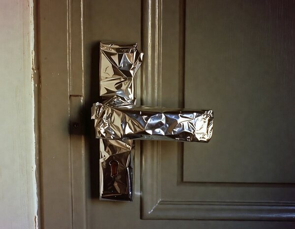 Por qué piden poner papel aluminio en el picaporte de la puerta: los expertos opinan