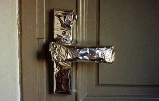 Por qué piden poner papel aluminio en el picaporte de la puerta: los expertos opinan