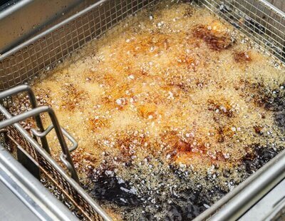 Tragedia en el restaurante: muere un cocinero tras meter la cabeza en una freidora