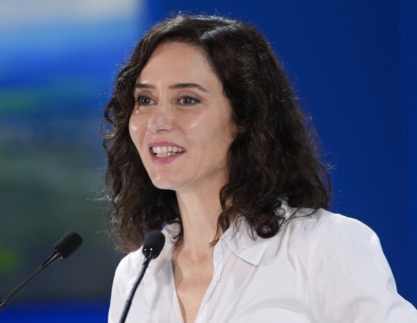 Ayuso premia a Estados Unidos y equipara a México con dictaduras en un acto en Florida