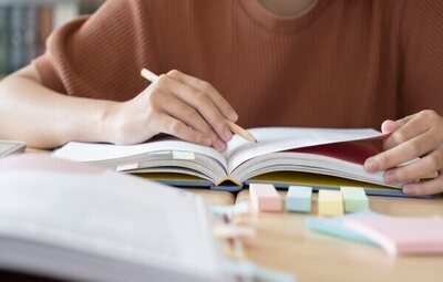 Oposiciones según tu formación: qué puedes hacer con la ESO, Bachillerato, FP o carrera