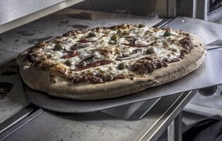 Madrid anuncia inspecciones a una pizzería con un robot como único empleado