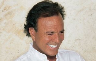 Julio Iglesias se querella contra Yolanda Díaz por llamarlo "abusador sexual"