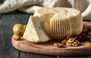 Alerta alimentaria: retiran estos quesos del supermercado con astillas incrustadas