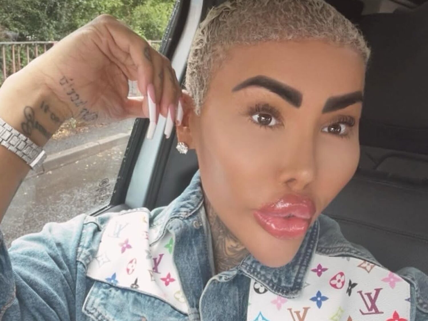 Muere el influencer Jordan James: gastó 150.000 euros en cirugías para ser Kim Kardashian