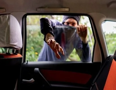La Policía Nacional advierte de un nuevo método de robo al entrar en el coche