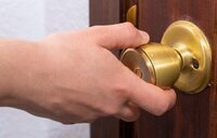 Un hombre se entrega a la policía tras asesinar a su casera en Carabanchel