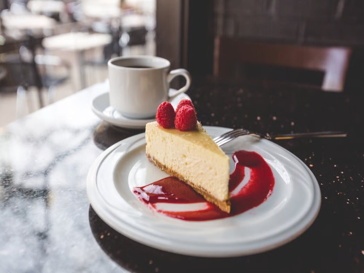 Se gasta 7,50 euros en una porción de tarta: las redes estallan con lo que le sirven