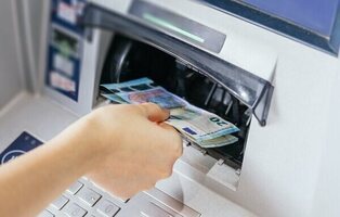 Cuándo se cobra el paro en marzo de 2026: fechas en Caixabank, BBVA, Santander...