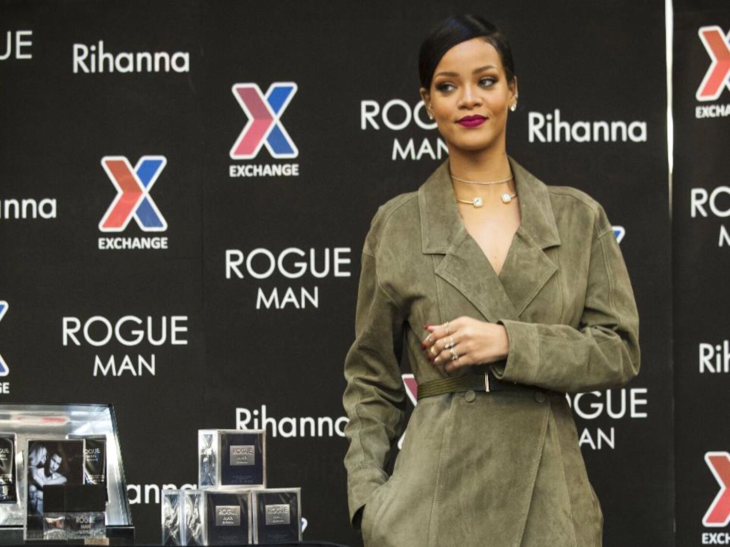 Rihanna es atacada por una mujer que habría disparado varias veces contra su domicilio