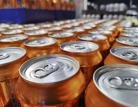 Adiós bebidas energéticas: el Gobierno prohíbe así su venta en supermercados