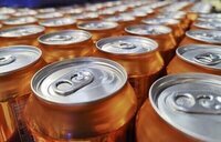 Adiós bebidas energéticas: el Gobierno prohíbe así su venta en supermercados