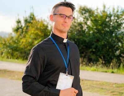 Un cura abandona la Iglesia para hacerse influencer porque "necesitaba tener sexo"