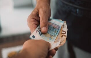 Por qué Suecia recomienda guardar efectivo en casa ante posibles emergencias