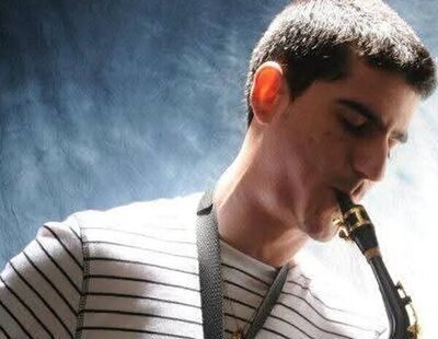 Muere Carlos Aguilera: músico malagueño que tocó el saxofón cuando le extirpaban un tumor