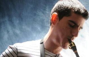 Muere Carlos Aguilera: músico malagueño que tocó el saxofón cuando le extirpaban un tumor